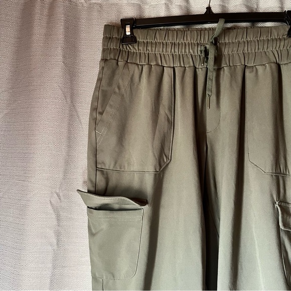 🎉HP🎉 Mondetta Army Green Cargo Jogger Pants - Picture 4 of 12